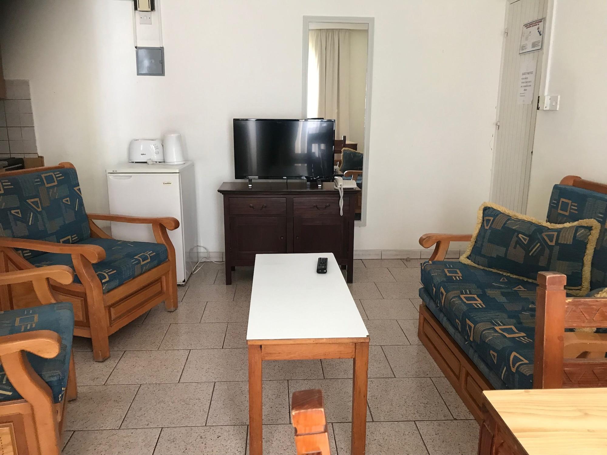 Daphne Hotel Apartments (Adults Only) Paphos Exterior photo