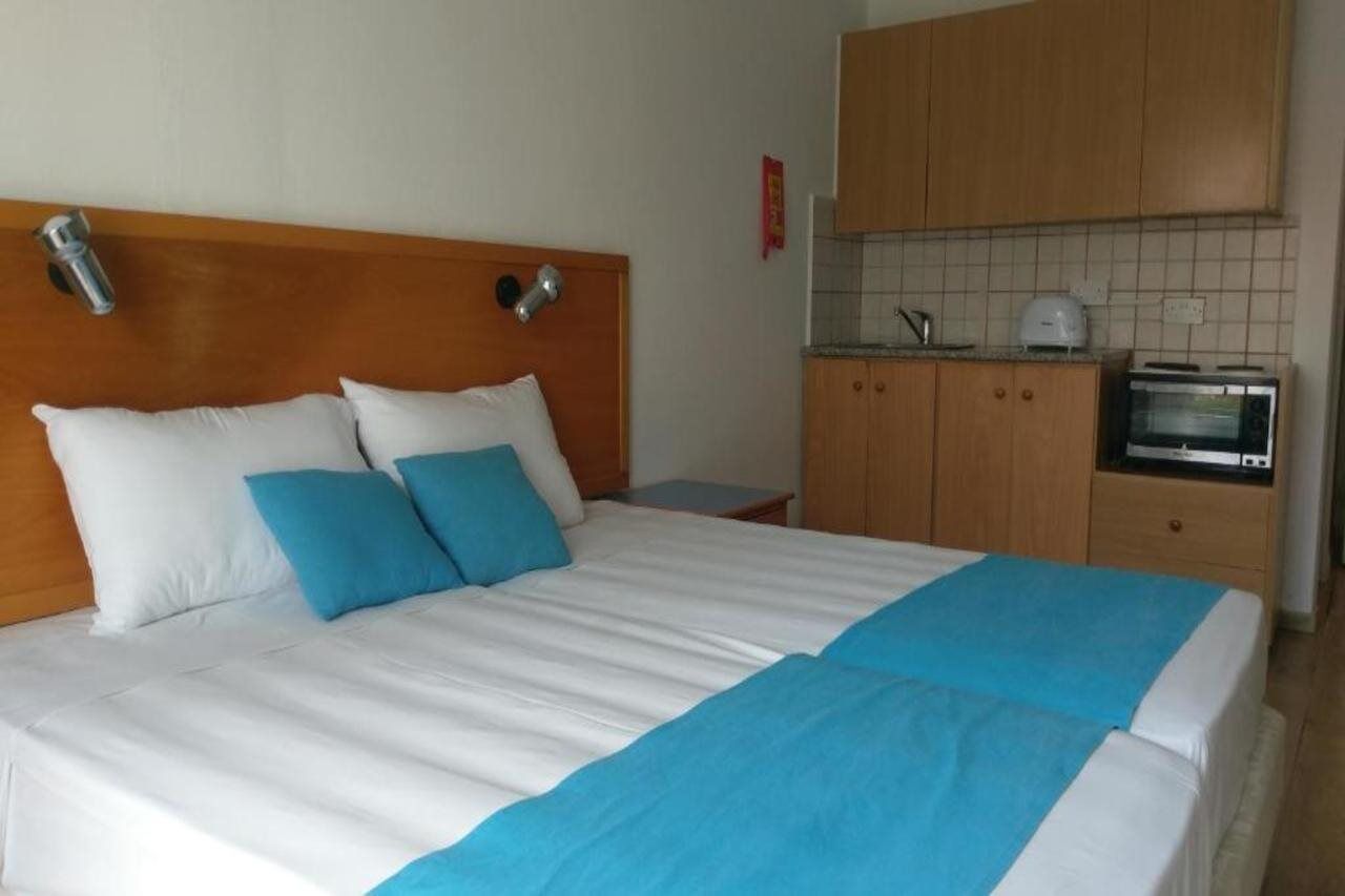 Daphne Hotel Apartments (Adults Only) Paphos Exterior photo